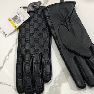 Brand new woman’s size medium leather Michael Kors gloves.